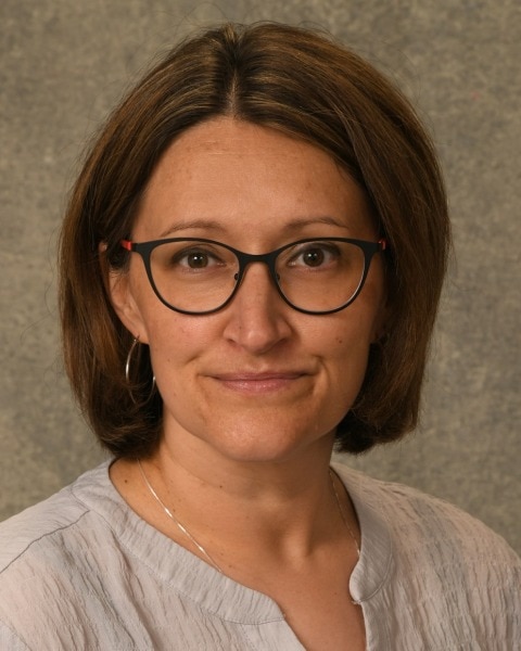 Headshot of Nikki Fennell