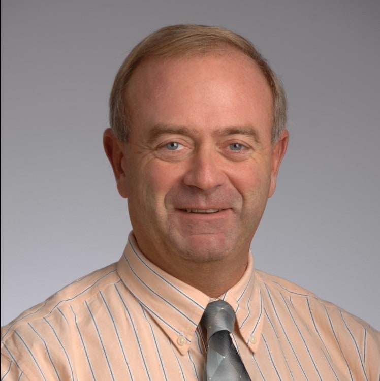 Headshot of Les Folio