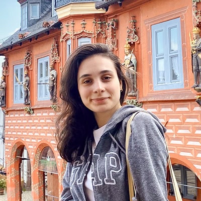 Modern conference attendee at the SIIM Annual Meeting standing in front of a vibrant historic building.