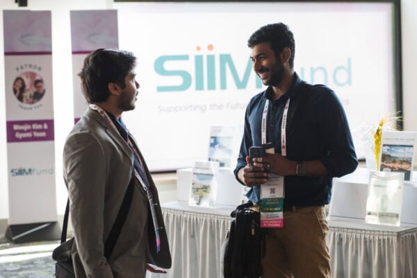 Innovative networking at the SIIM Annual Meeting, where healthcare professionals discuss medical imaging, informatics, and imaging IT solutions to shape the future of healthcare technology.